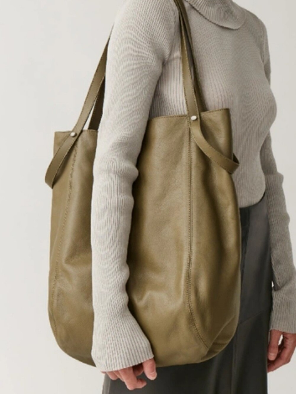 COS LARGE VERSATILE LEATHER SHOPPER IN BLACK PEBBLED LEATHER TOTE NWT $250 - Picture 16 of 16